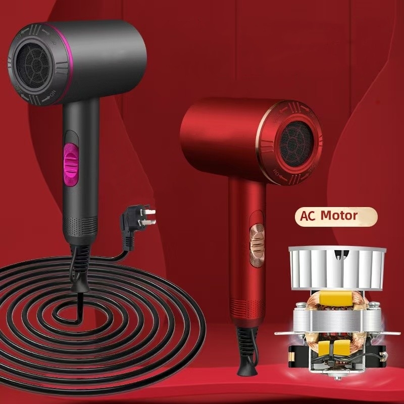 Un séchoir à cheveux de 1300W, un moteur à courant alternatif, un séchoir rapide, un système de chauffage ionique avec 1 diffuseur et 2 buses de concentration