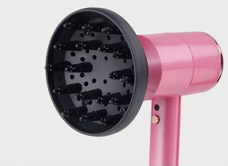 Séche-cheveux rose avec 3 accessoires professionnels pour un vent puissant et des soins doux adaptés à tous les types de cheveux